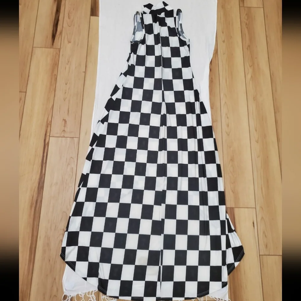Checkered dress medium - Picture 3 of 3